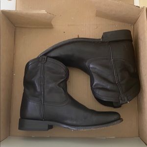 Frye Wyatt short black boots